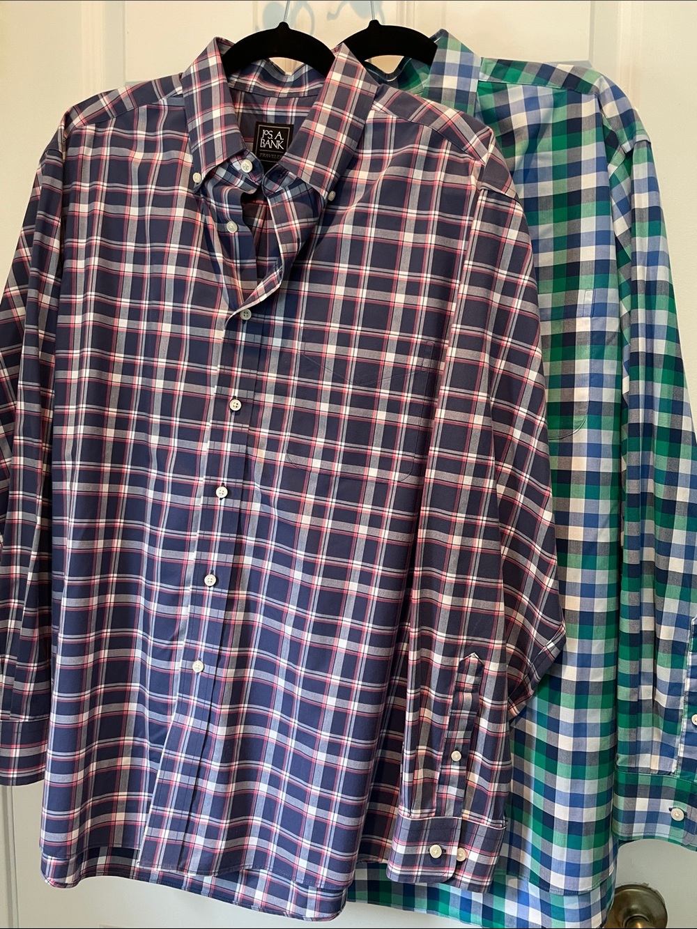 2 Men’s Jos A Bank Traveler Long Sleeve Button-Down Collared Plaid Shirts Large